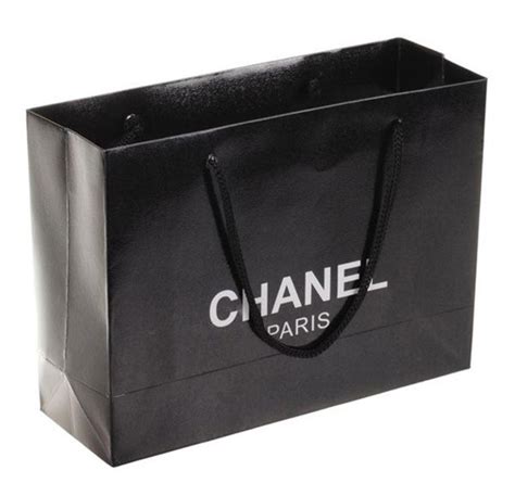 een papieren chanel tas|CHANEL.